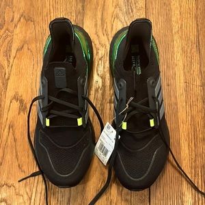 ADIDAS Ultraboost 22 Running Shoe (Men)
Size 10 1/2 NEVER WORN